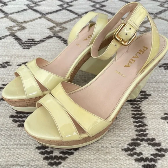 Elegant Yellow Wedge Sandals - Picture 5 of 7